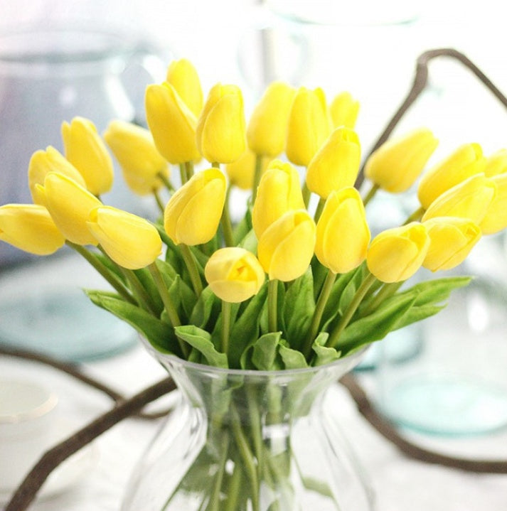 Table setting fake flowers